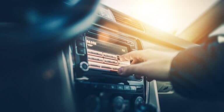 car-entertainment-system-768&#215;384-compressed